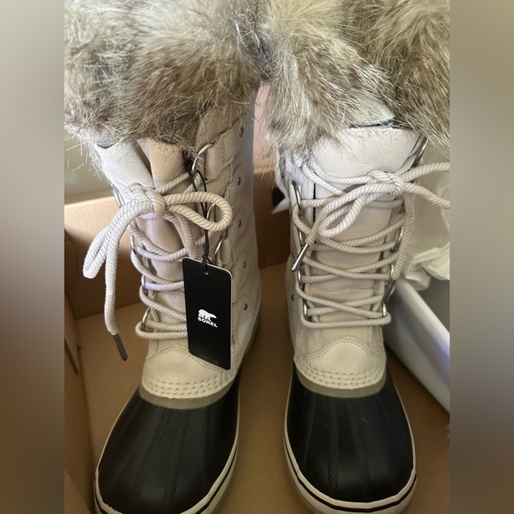 Sorel Shoes - Joan of Artic.  New. Size 7.5 $180
